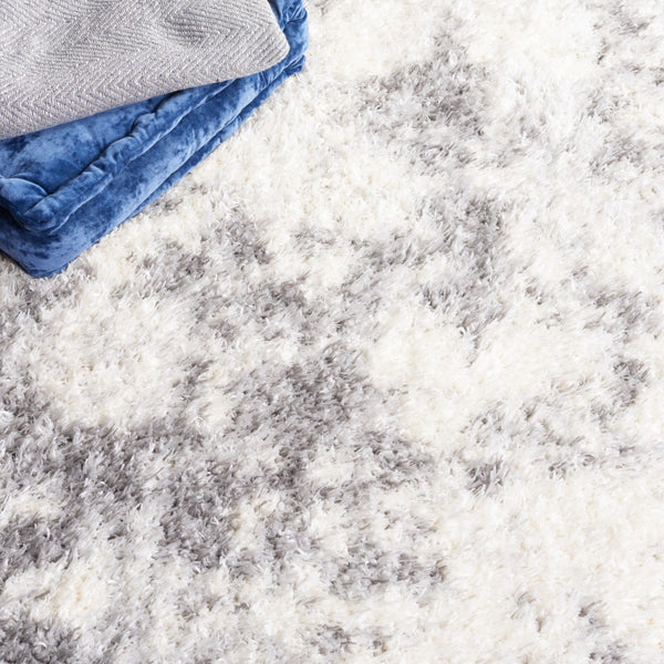 Safavieh Lindsay Shag 550 Power Loomed Shag & Flokati Rug Ivory / Grey 5'-3" x 7'-6"