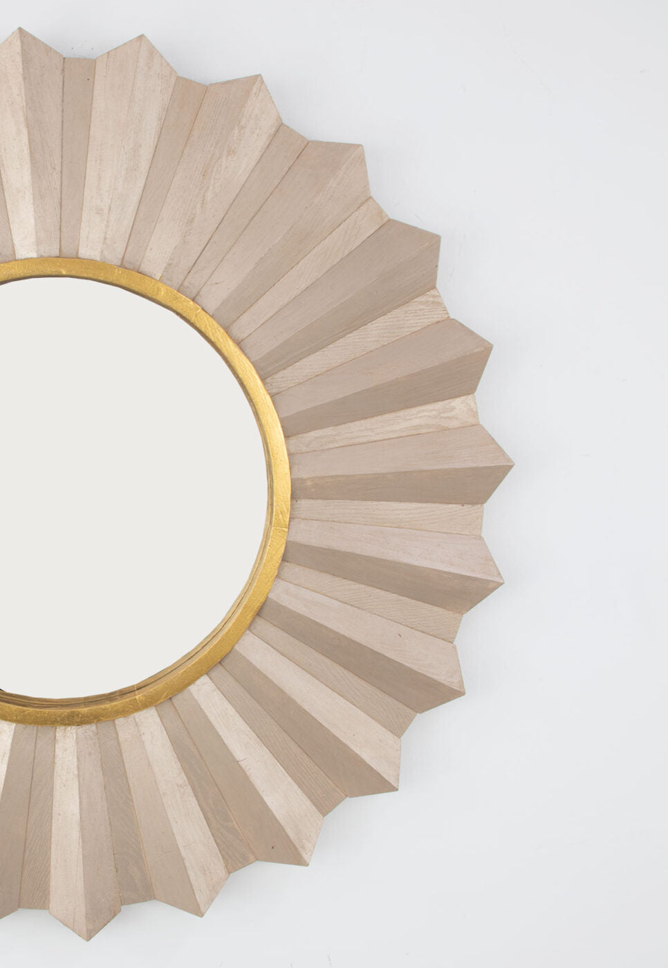 Zeugma Louis Elegant French Sunburst Mirror In Solid Wood Frame - Classic Home Decor Accent Piece Antiqued Champagne Leaf With Gold Leaf Wood And Mirror Louis Champagne Sunburst