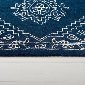 Safavieh Lrl Wesley Hand-Tufted Wool Oriental Accent Rug for Entryways and Bedroom Floors 5'-0" x 5'-0" (Square) LRL6604N-5SQ
