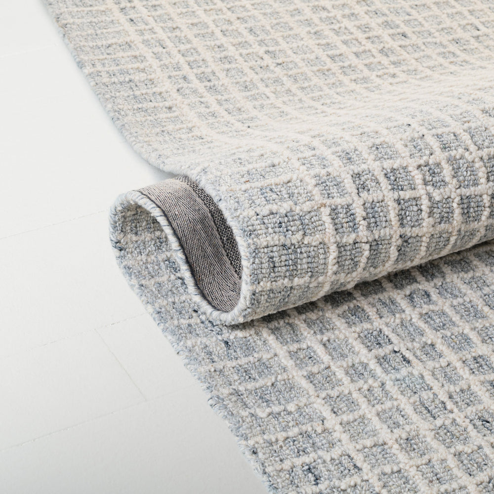 Safavieh Lrl Hand-Tufted Silver Ivory Runner Rug — Wool-Cotton Low-Pile Hallway Accent For Modern Homes 2'-3" x 8'-0" LRL6929G-28