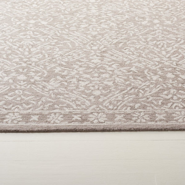 Safavieh Lrl Hand Tufted Wool Cotton Floral Accent Rug Classical Silver Ivory Bedroom 4'-0" x 6'-0" LRL6935G-4