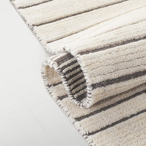 Safavieh Lauren Ralph Handloomed Wool Cotton Ivory Accent Rug for Modern Living Spaces 2'-6" x 4'-0" LRL6952A-24