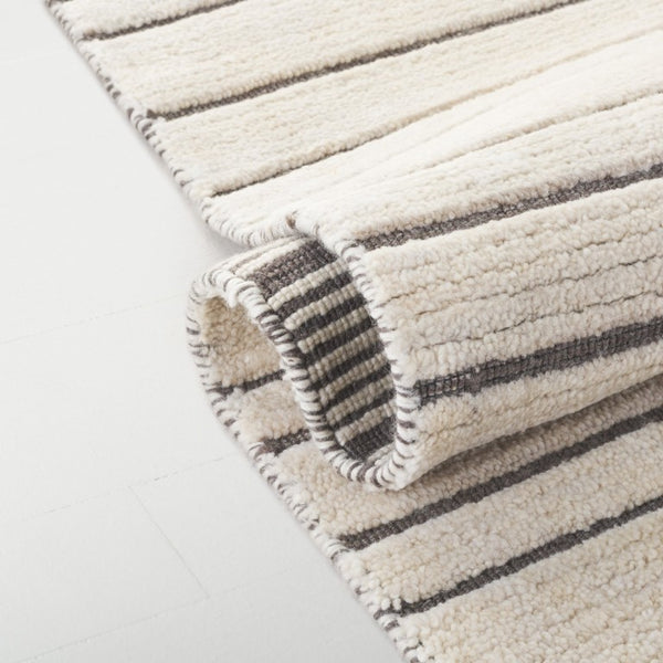 Safavieh Lauren Ralph Handloomed Wool Cotton Ivory Accent Rug for Modern Living Spaces 2'-6" x 4'-0" LRL6952A-24