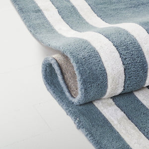 Safavieh Lauren Ralph Hand Tufted Wool Viscose Accent Rug in Soft Blue Ivory Tonal Hues 4'-0" x 6'-0" LRL6953L-4