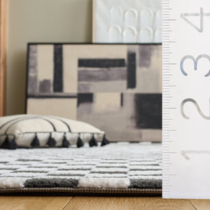 Safavieh Lunara Modern Black And Ivory Area Rug — Low-Profile Power-Loomed Turkish Design, Soft Polyester Texture 4'-0" x 6'-0" LUA300Z-4