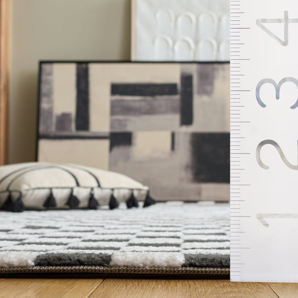 Safavieh Lunara Modern Black And Ivory Area Rug — Low-Pile Polyester Comfort, Durable Power‑Loomed Style 8'-0" x 10'-0" LUA300Z-8