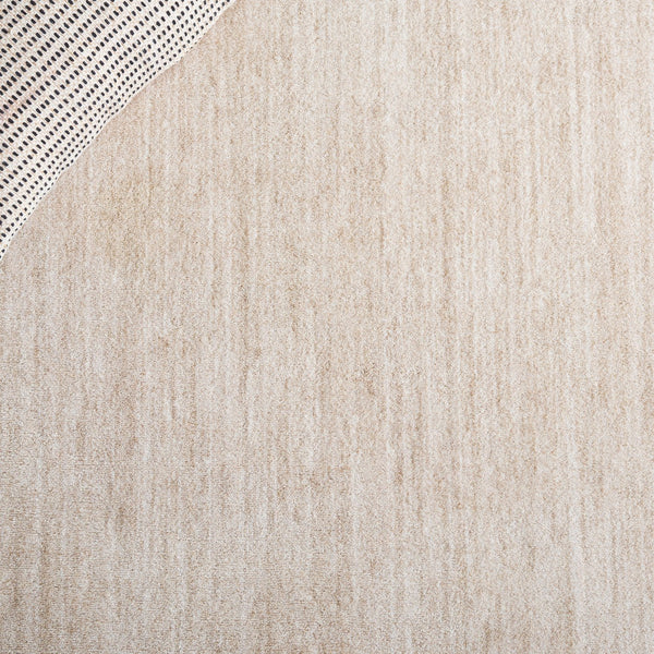 Safavieh Mabel Runner Rug - Elegant And Versatile Design For Hallways, Power Loomed, Durable Polyester, Soft Feel Beige ,Ivory Polyester Pile Mab300b-5