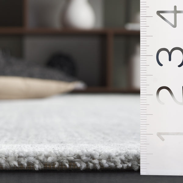 Safavieh Mabel Runner Rug - Elegant And Versatile Design For Hallways, Power Loomed, Durable Polyester, Soft Feel Light Blue ,Ivory Polyester Pile Mab300k-5