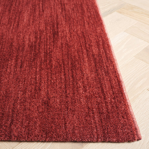 Safavieh Mabel Runner Rug - Elegant And Versatile Design For Hallways, Power Loomed, Durable Polyester, Soft Feel Red ,Dark Red Polyester Pile Mab300p-5
