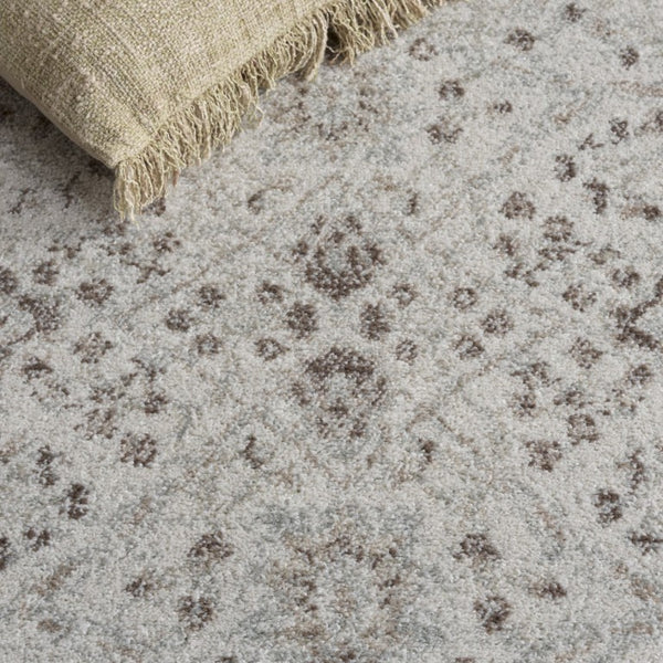 Safavieh Madison Traditional Polypropylene Hallway Runner Rug for Entryways and High Traffic Areas 6'-7" x 9'-2" MAD612A-6