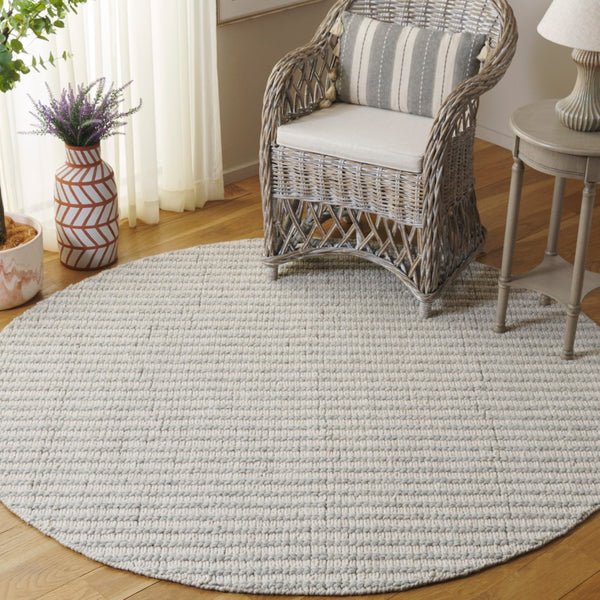 Safavieh Manhattan Hand-loomed Area Rug - Elegant Minimalist Design For Modern And Traditional Homes Ivory ,Grey 70% Wool 20% Cotton 10% Polyster Man225f-4