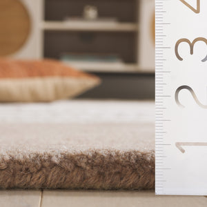 Safavieh Manhattan Medium Rectangle Area Rug - Hand-tufted Elegance With Luxurious Comfort For Modern Spaces Brown ,Ivory 80% Wool,20% Cotton Man478t-5