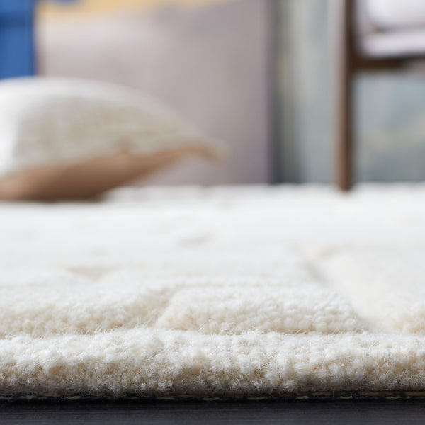 Safavieh Manhattan 575 Hand Tufted Contemporary Rug Ivory 5' x 8'