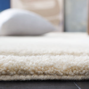 Safavieh Manhattan 578 Hand Tufted Contemporary Rug Ivory / Beige 5' x 8'