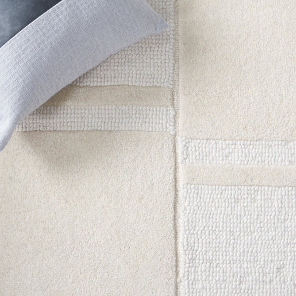 Safavieh Manhattan 578 Hand Tufted Contemporary Rug Ivory / Beige 5' x 8'