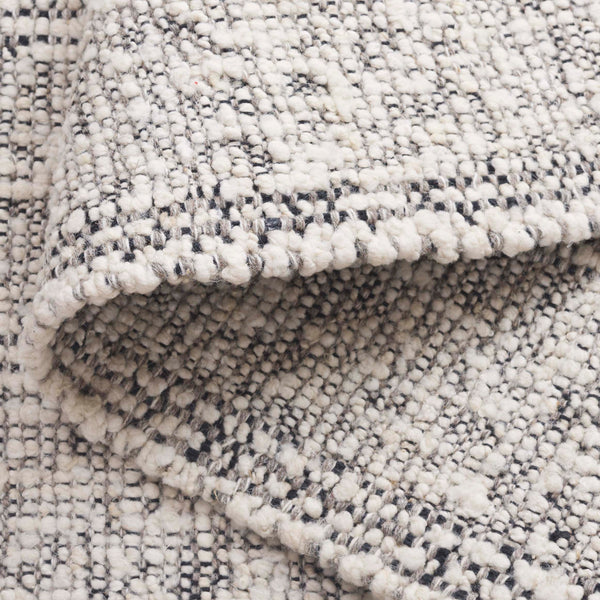 Safavieh Manhattan Hand-woven Runner Rug - Modern Elegance, Luxurious Wool Blend, Perfect For Any Space Ivory ,Black 85% Wool,15% Cotton Man676z-5