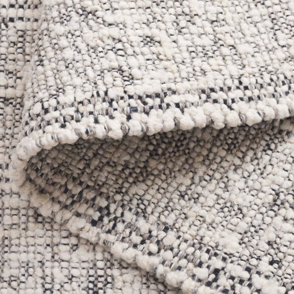 Safavieh Manhattan Luxe Hand-woven Area Rug In Light Hue - Chic Modern Design For Timeless Home Elegance Ivory ,Black 85% Wool,15% Cotton Man676z-6