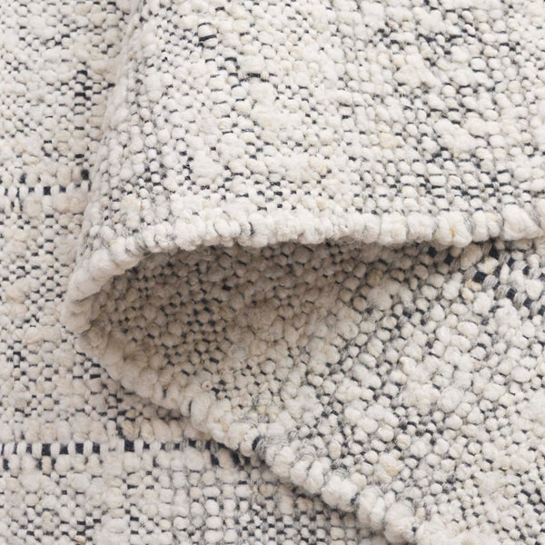 Safavieh Manhattan Handcrafted Wool-cotton Blend Area Rug - Modern Design For Stylish Home Interiors Ivory ,Black 85% Wool,15% Cotton Man677a-4