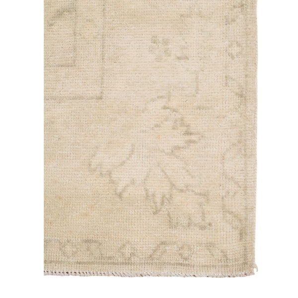 Maya Hand-knotted Wool Viscose Area Rug Distressed Silver Bordered Accent