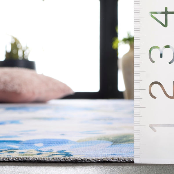 Safavieh Malibu Elegant Area Rug With Floral Pattern - Washable, Slip-resistant, Perfect For Any Space Light Blue ,Blue Polyester Pile Mbu852l-8