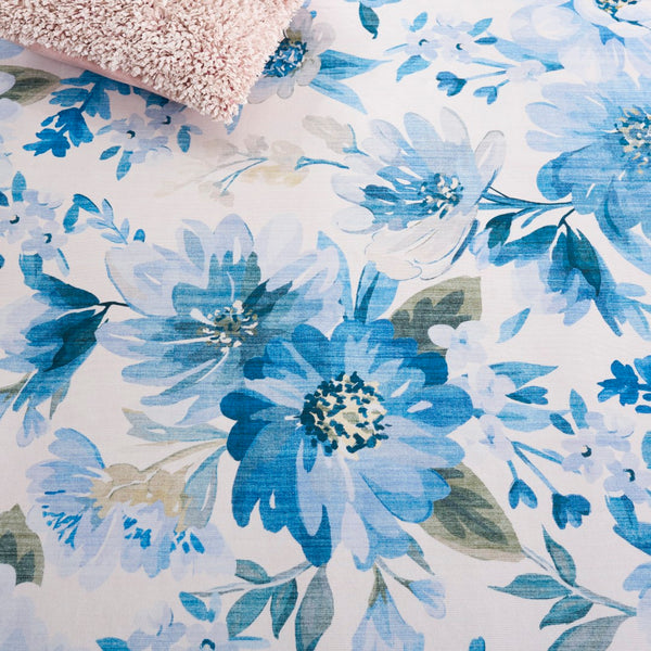 Safavieh Malibu Elegant Area Rug With Floral Pattern - Washable, Slip-resistant, Perfect For Any Space Light Blue ,Blue Polyester Pile Mbu852l-8