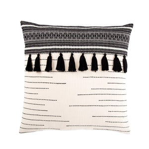Jaipur Living Jaipur Living Mercado Cotton Tribal Pillow Cover with Tasseled Bohemian Texture PLC102242