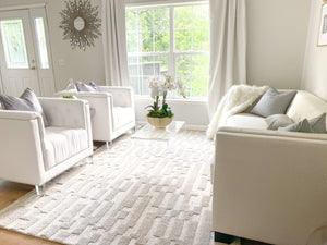Safavieh Hollywood Glam Tufted Accent Chair – Plush White Upholstery, Acrylic Legs & Silver Nailhead Trim MCR4212A