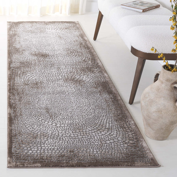 Safavieh Meadow Modern Turkish Area Rug - Luxurious Grey And Ivory Design For Sophisticated Living Spaces Brown ,Ivory Polyester Mdw333t-5