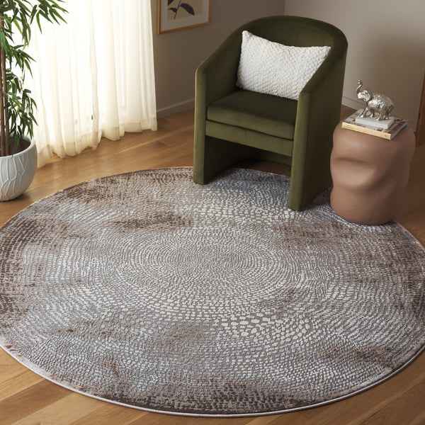 Safavieh Meadow Modern Turkish Area Rug - Luxurious Grey And Ivory Design For Sophisticated Living Spaces Brown ,Ivory Polyester Mdw333t-5