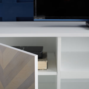Safavieh Tay 3-Shelf Media Stand: Retro-Chic Design With Chevron Pattern, Storage & Style For Your Living Room MED5012A