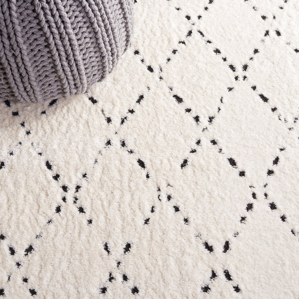 Safavieh Melody Exquisite Bohemian Area Rug - Plush Geometric Design For Sophisticated Home Decor Elegance Ivory ,Black Polyester Mel102a-3