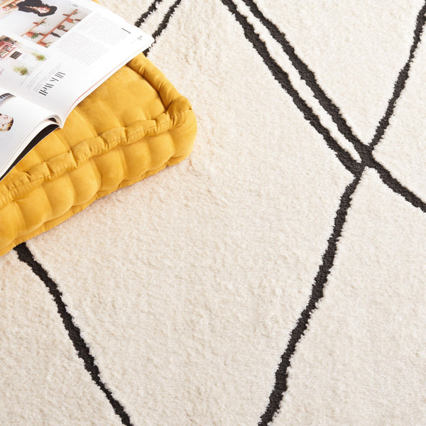 Safavieh Melody Modern Geometric Area Rug - Chic Ivory And Black Design For Contemporary Home Decor Ivory ,Black Polyester Mel104a-3