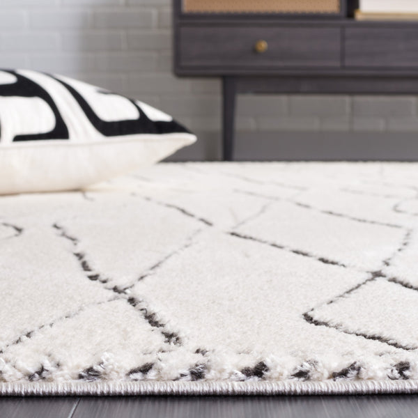 Safavieh Melody Elegant Area Rug - Luxurious Softness, Durable Design, Bohemian Charm For Timeless Spaces Ivory ,Black Polyester Mel112b-10