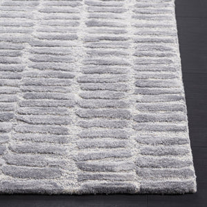 Safavieh Metro Luxurious Hand-tufted Area Rug For Modern Interiors - Premium Wool & Cotton Blend, 6' X 9' Silver ,Grey 80% Wool And 20% Cotton Met182g-9