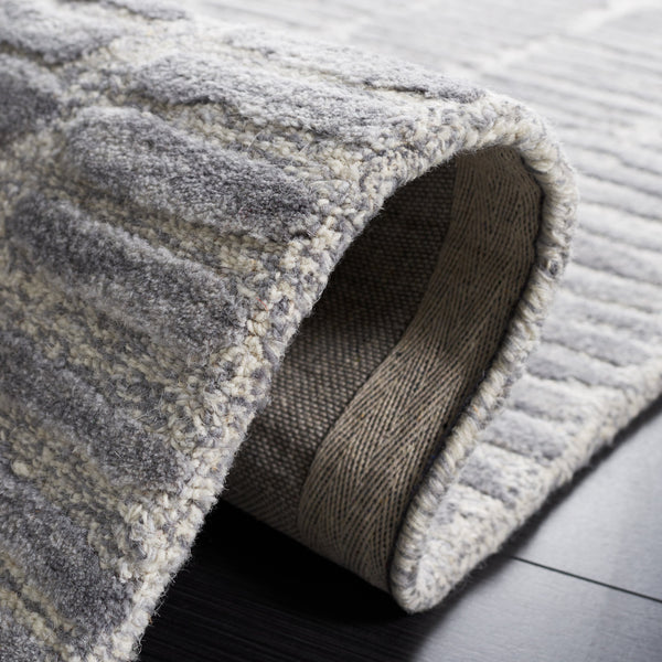 Safavieh Metro Luxurious Hand-tufted Area Rug For Modern Interiors - Premium Wool & Cotton Blend, 6' X 9' Silver ,Grey 80% Wool And 20% Cotton Met182g-9