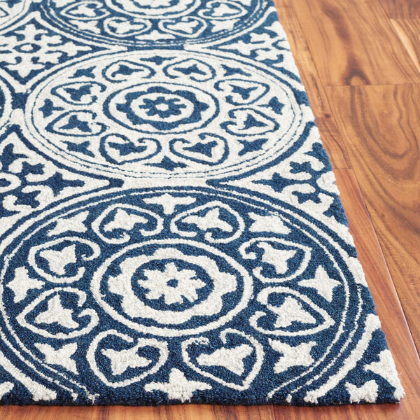 Safavieh Metro Hand-tufted Area Rug - Timeless Elegance With Medallion Motifs For Modern Home Décor Delight Blue ,Ivory 80% Wool,20% Cotton Met377m-3