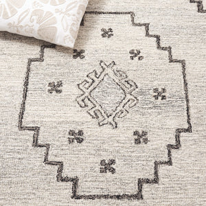 Safavieh Metro Handcrafted Wool And Cotton Area Rug - Elegant Geometric Design For Timeless Home Decor Style Grey ,Black 80% Wool 20% Cotton Met385f-4