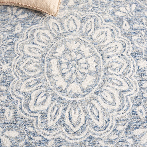 Safavieh Metro Hand-tufted Area Rug - Elegant Transitional Design In Striking Ivory And Navy Colors Blue ,Ivory Wool Pile Met464m-5