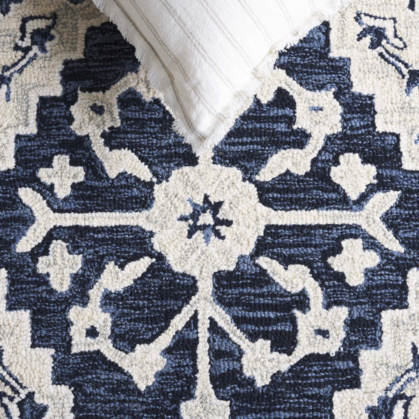 Safavieh Metro Handtufted Area Rug In Medium Rectangle - Luxurious Wool & Cotton Blend For Timeless Elegance Navy ,Ivory 80% Wool 20% Cotton Met474n-5