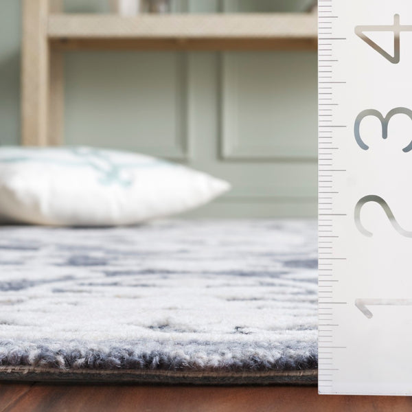 Safavieh Metro Hand-tufted Area Rug - Elegant Traditional Design For Timeless Home Décor & Comfort Light Blue ,Grey 80% Wool,20% Cotton Met709l-9