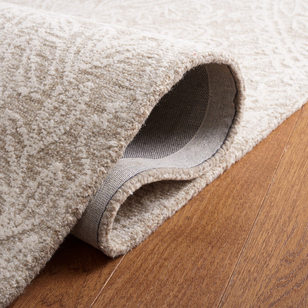 Safavieh Metro 887 Hand Tufted Transitional Rug Beige / Ivory MET887B-8