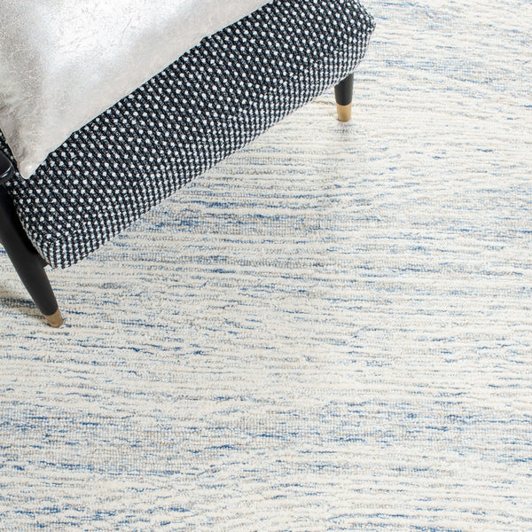 Safavieh Metro 995 Hand Tufted  Rug X23 Light Blue / Ivory MET995L-9