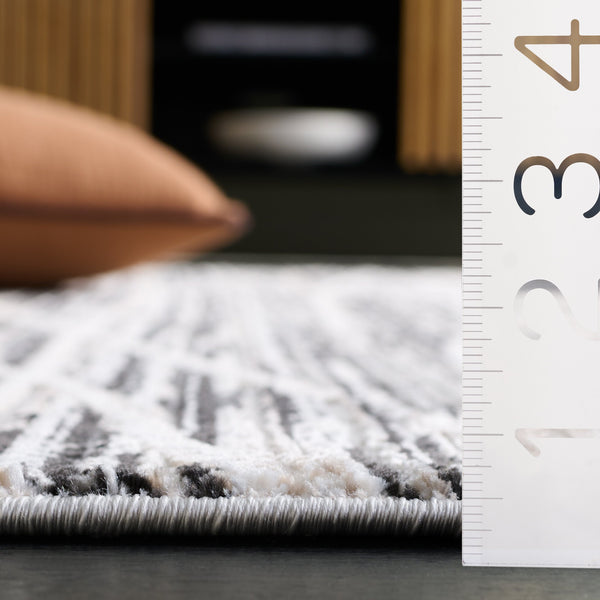 Safavieh Mila Modern Runner Rug - Elegant Turkish Design For Hallways, Soft Touch, Chic Home Decor Accent Black ,Beige Ivory Polyester Mil222z-5