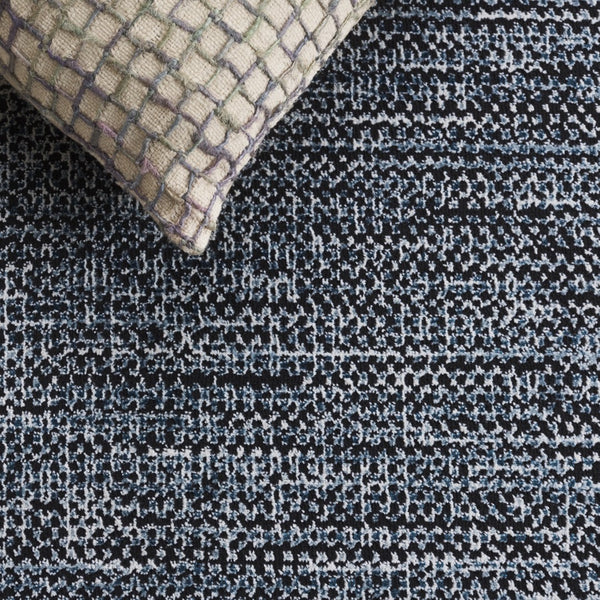 Safavieh Mila Modern Area Rug - Elegant Minimalist Design For Effortless Home Style And Comfort Black ,Light Blue Polyester Mil226z-9