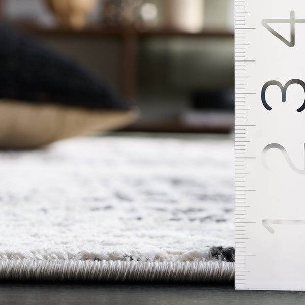 Safavieh Mila Modern Runner Rug - Elegant Power Loomed Design For Hallways, Stylish Home Décor Enhancement Black ,Ivory Polyester Mil230z-5