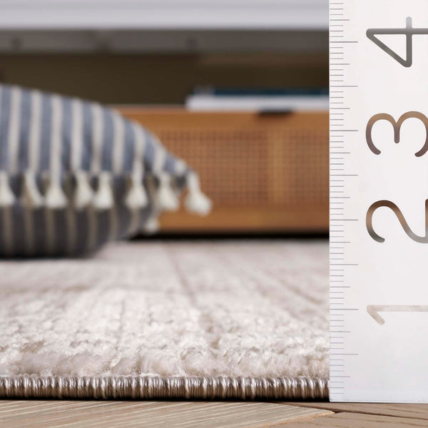 Safavieh Mila Modern Area Rug – Luxurious Turkish Textile, Elegant Ivory & Beige Design For Chic Spaces Ivory ,Beige Grey Polyester Mil234a-9