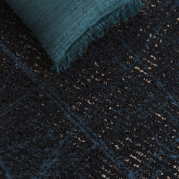 Safavieh Mila Elegant Area Rug In Ivory And Grey For Modern Spaces - Perfect For Hallways And Accent Decor Dark Blue ,Black Polyester Mil236l-5