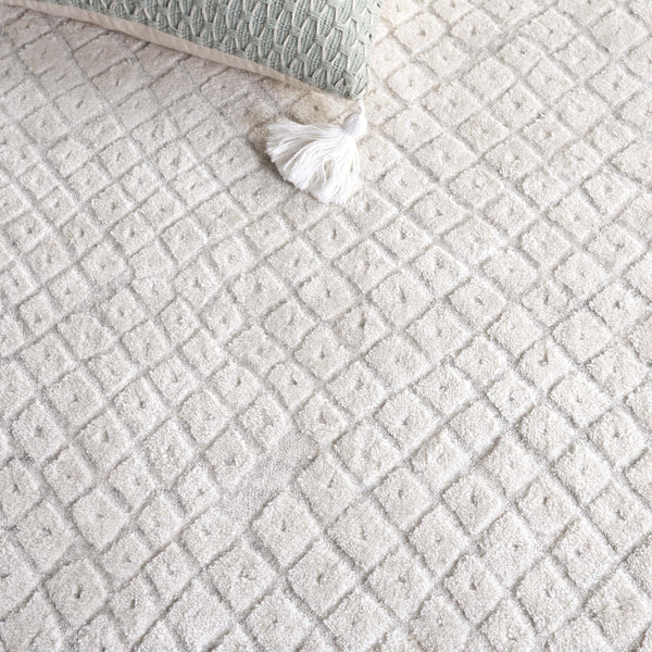 Safavieh Mirage Elegant Handloomed Area Rug: Luxurious Comfort, Timeless Design For Any Home Decor Style Ivory 60% Viscose 20% Wool 20% Cotton Mir357a-6