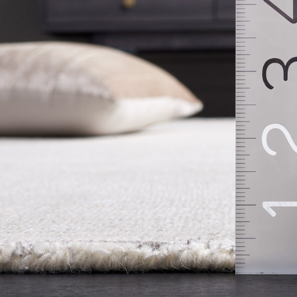 Safavieh Mirage Hand-Loomed Ivory Wool Viscose Accent Rug Plush Minimalist Bedroom Entryway Off-White MIR731A-1822