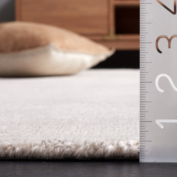 Safavieh Mirage Hand-Loomed Ivory Wool Viscose Accent Rug Plush Minimalist Bedroom Entryway Beige MIR731B-1822